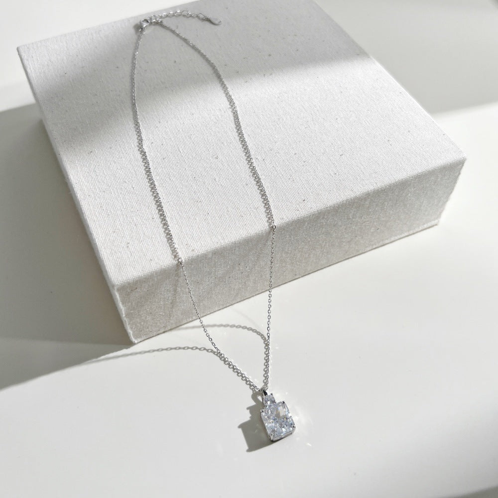 'CHILLED BRILLIANCE' NECKLACE