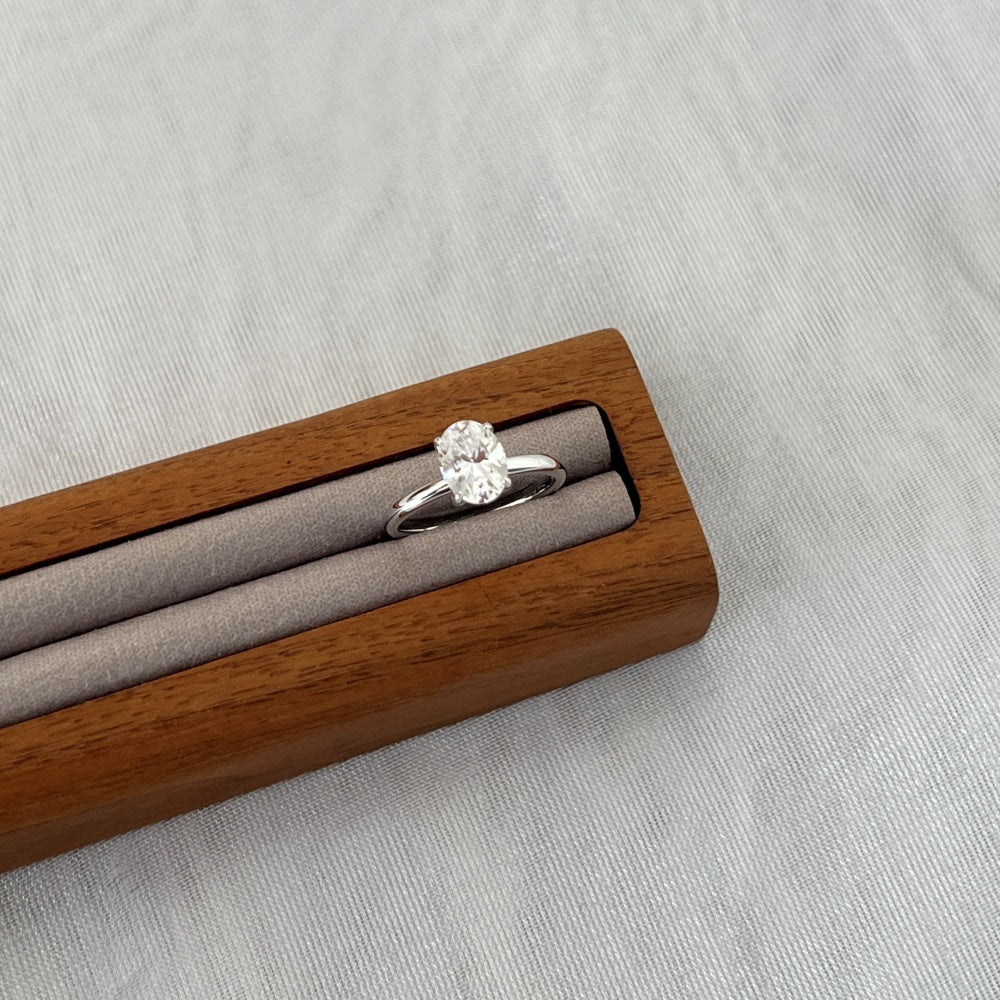 'CLEAN GIRL' RING - MOISSANITE