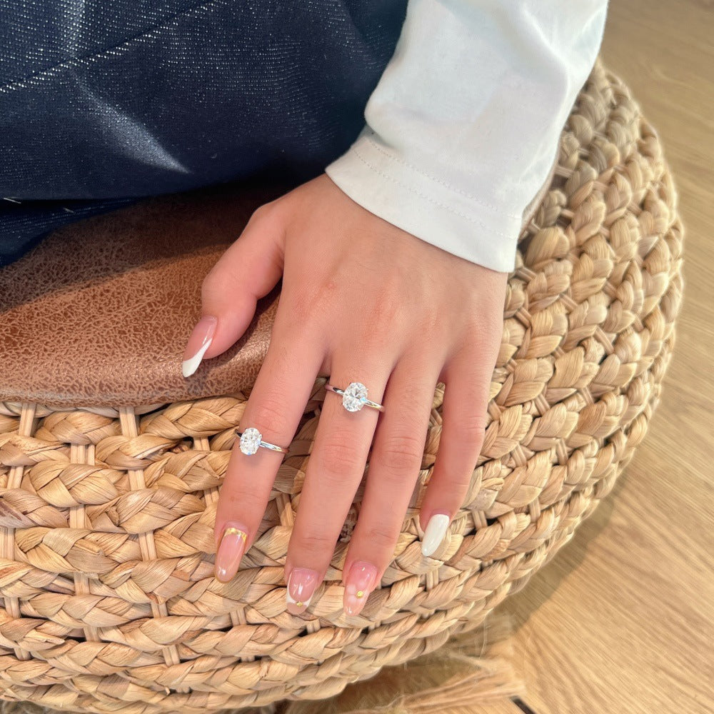 'CLEAN GIRL' RING - MOISSANITE