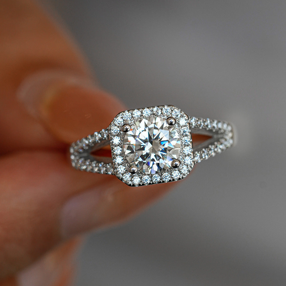 'MAIN CHARACTER' RING - 1CT MOISSANITE