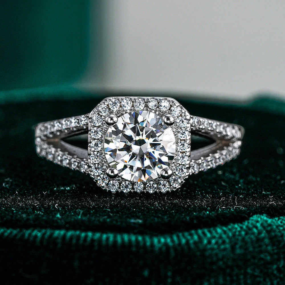'MAIN CHARACTER' RING - 1CT MOISSANITE