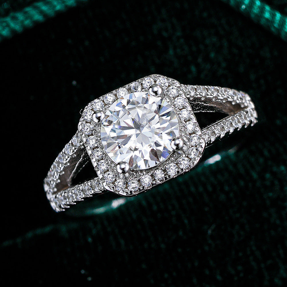 'MAIN CHARACTER' RING - 1CT MOISSANITE