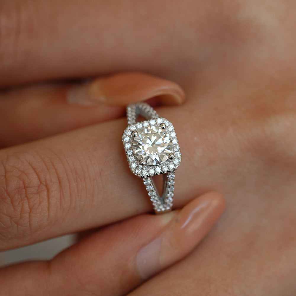 'MAIN CHARACTER' RING - 1CT MOISSANITE