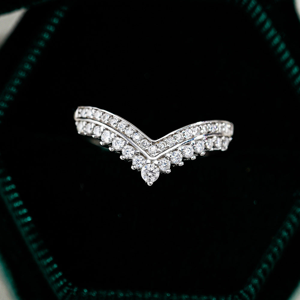 'LUXE TIARA‘ MOISSANITE RING