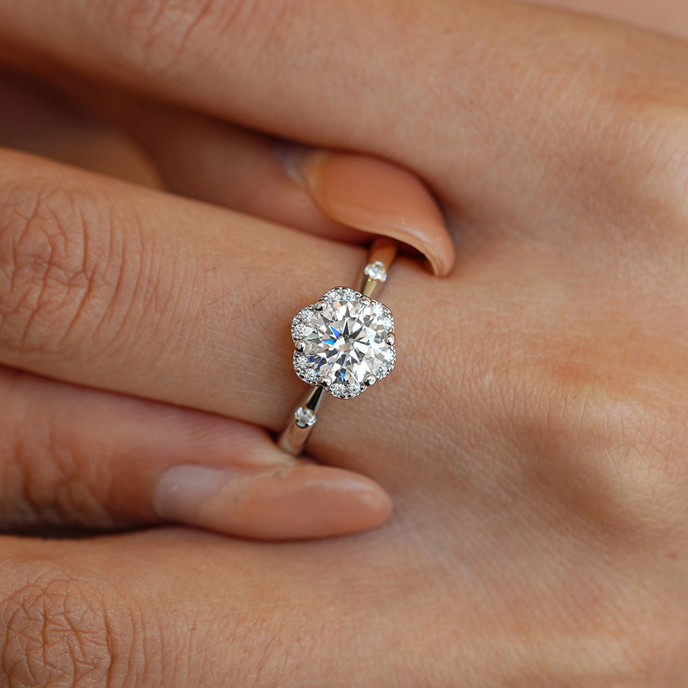 'DAISY DREAM' RING - 1CT MOISSANITE