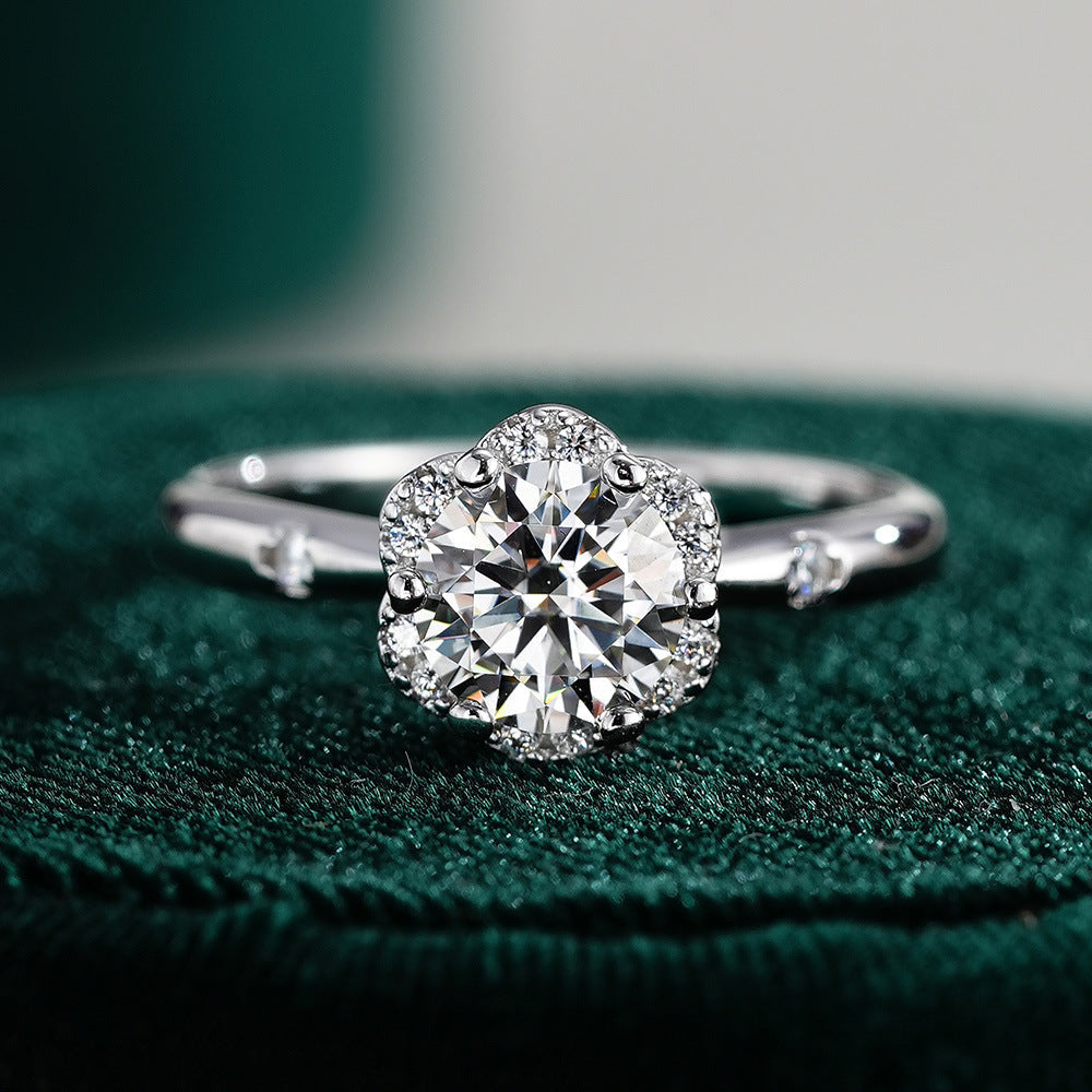 'DAISY DREAM' RING - 1CT MOISSANITE